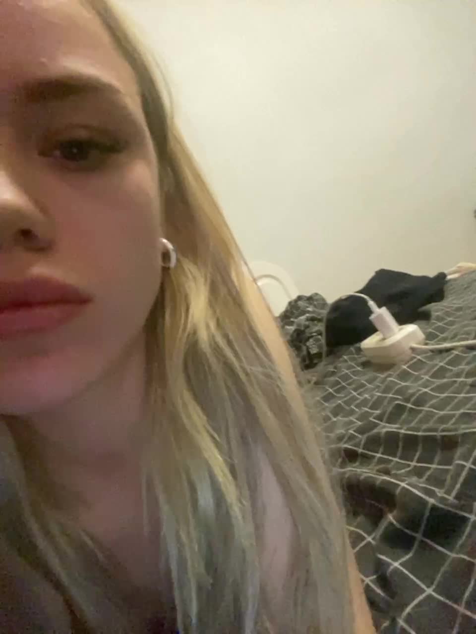 View or download file vadimalina on 2023-10-16 from bongacams