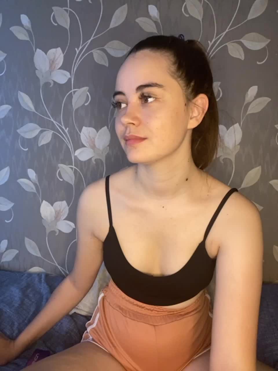 View or download file angelalina3 on 2023-10-18 from bongacams