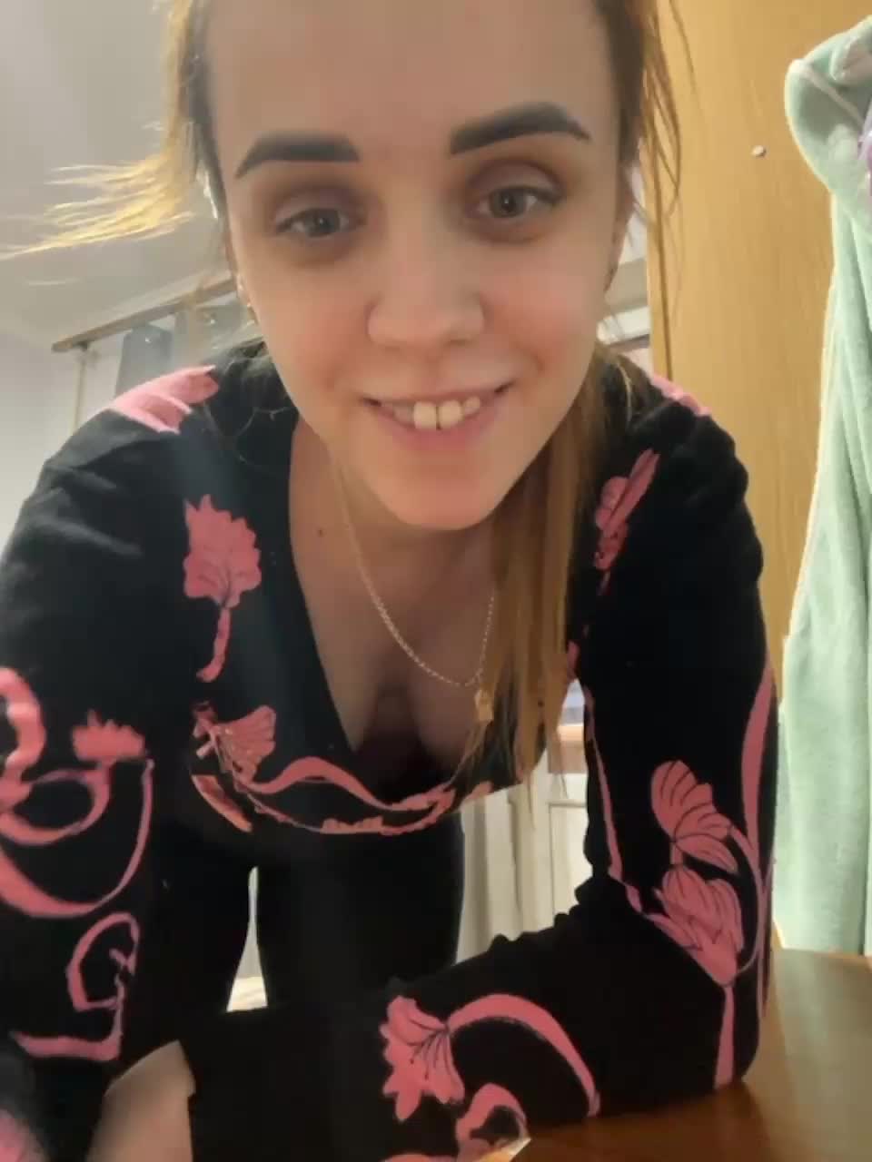 View or download file medsestrichkalive on 2023-10-19 from bongacams