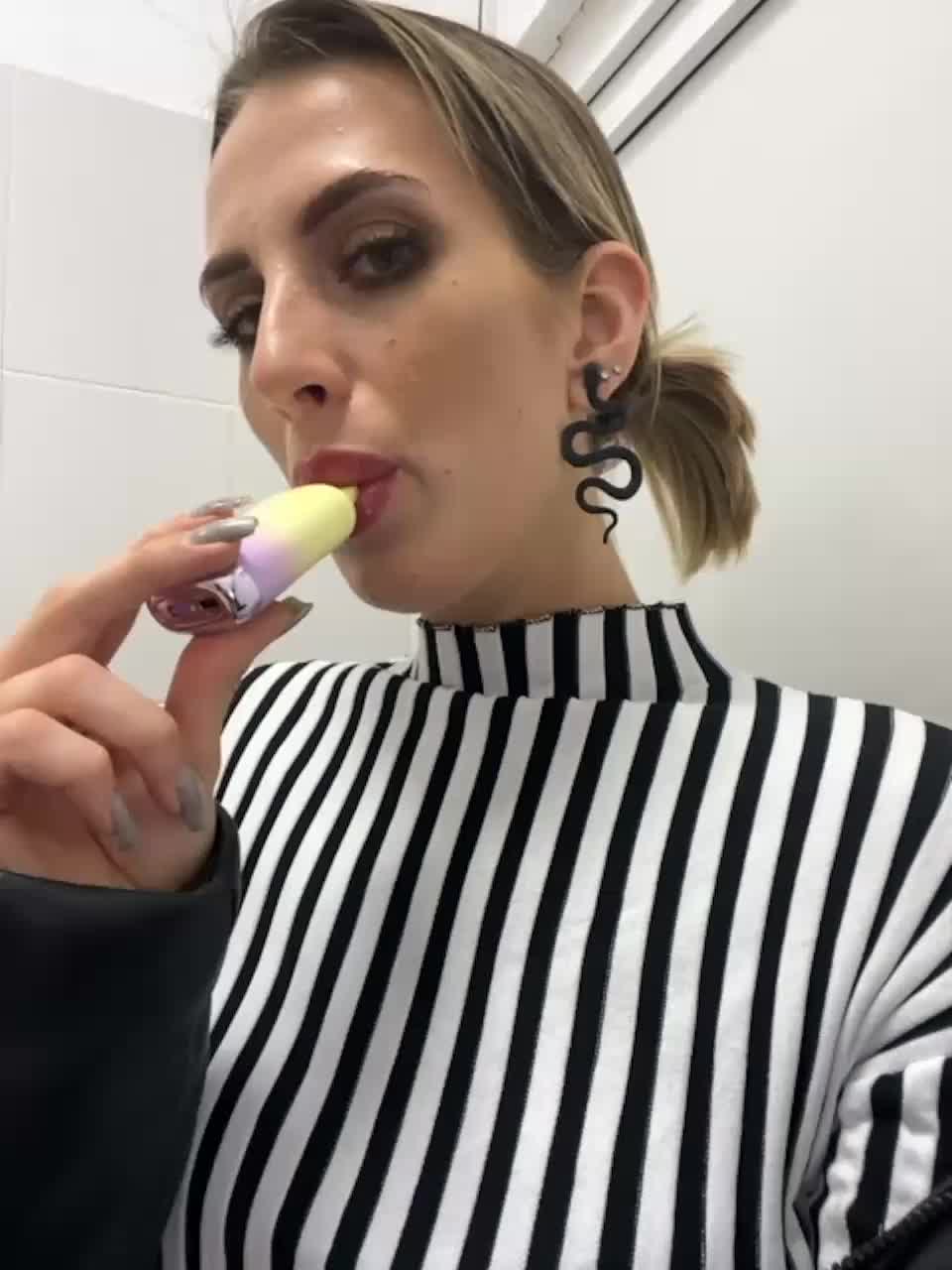 View or download file soulgirl1 on 2023-10-21 from bongacams