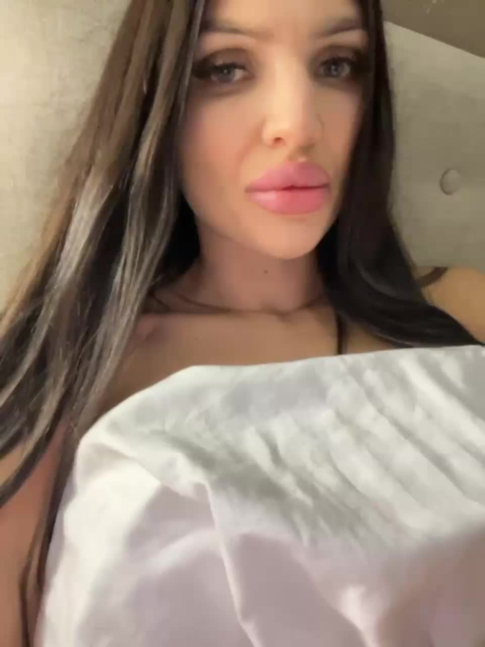 View or download file hotsexwife on 2023-10-28 from bongacams