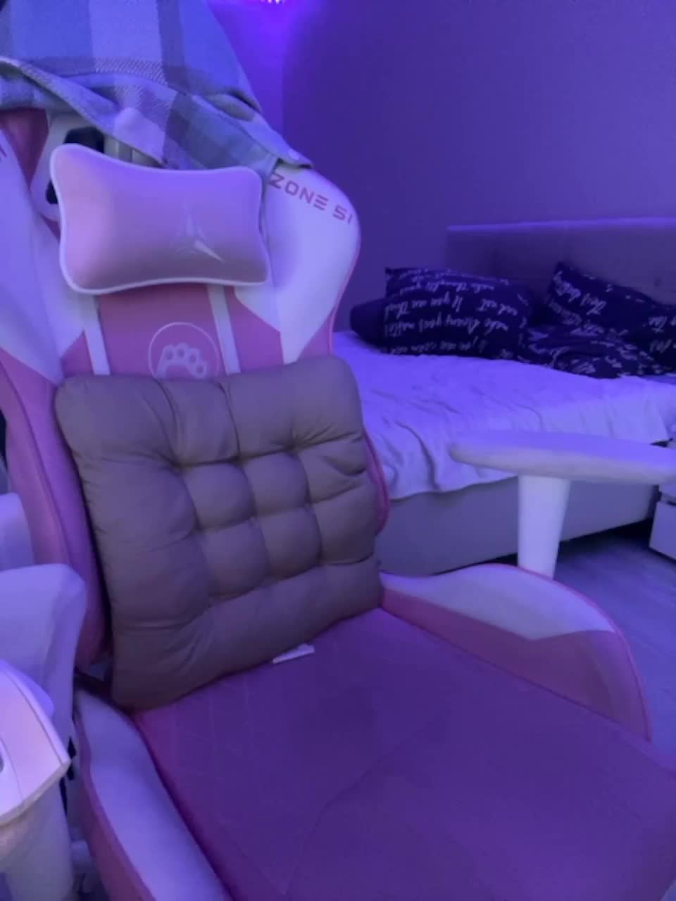 View or download file boredgirl on 2023-11-06 from bongacams