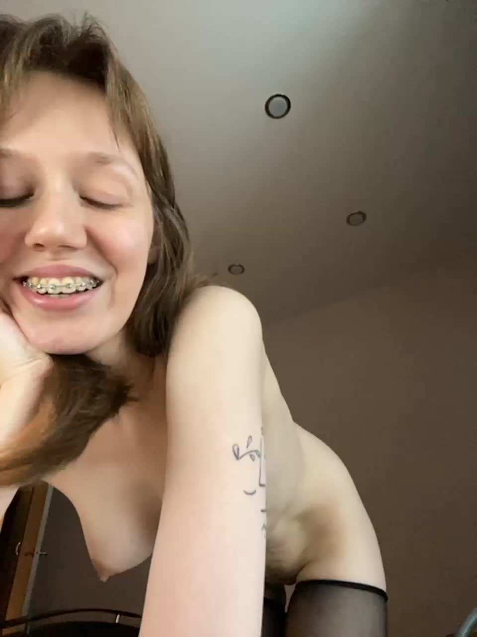 View or download file salutchristine on 2023-11-23 from bongacams