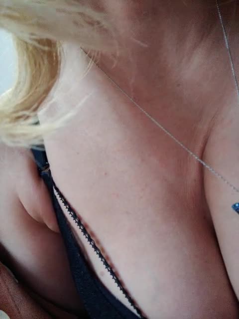 View or download file famouswomen on 2023-12-08 from bongacams