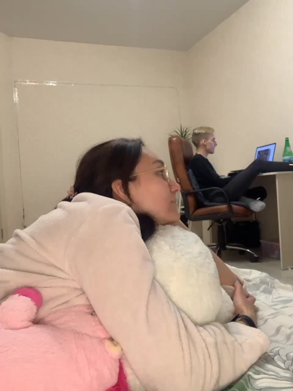 View or download file sweet_peaches on 2023-12-13 from bongacams