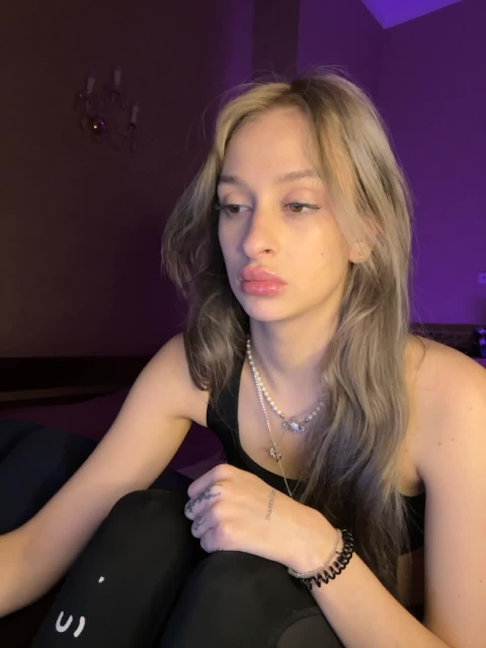 View or download file carolinareaper on 2023-12-17 from bongacams