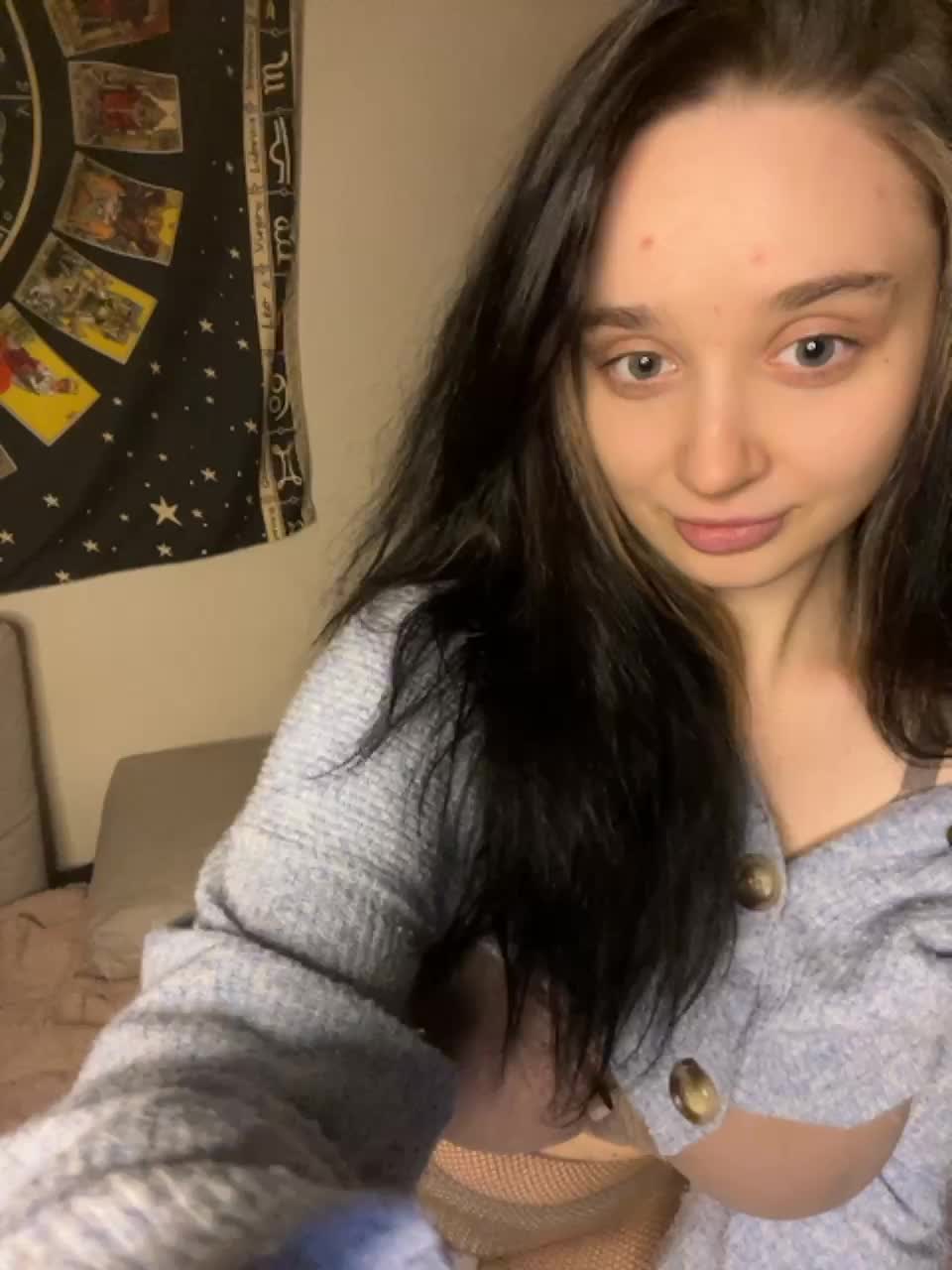 View or download file liahsweete on 2023-12-17 from bongacams