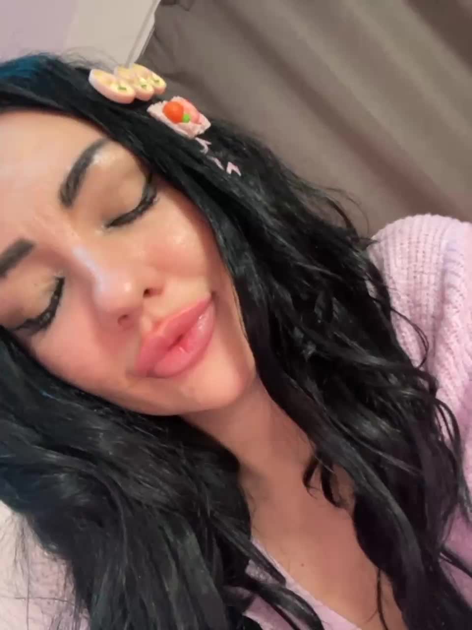 View or download file ladycharmer on 2023-12-18 from bongacams