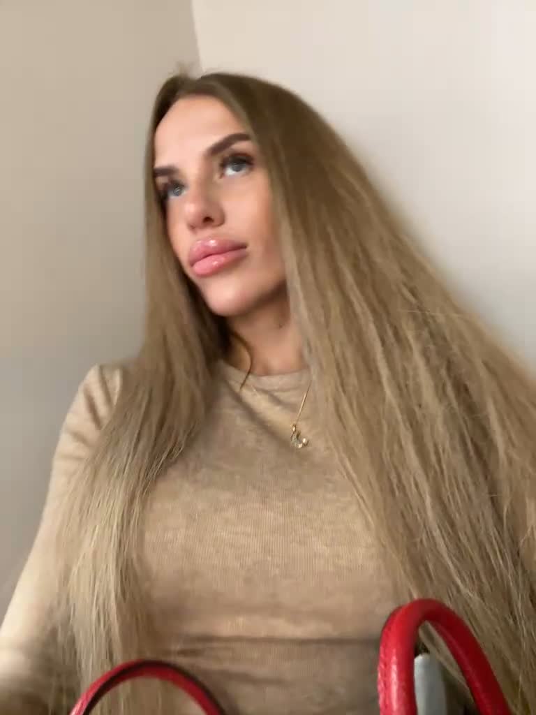 View or download file blondinochkaa on 2023-12-19 from bongacams