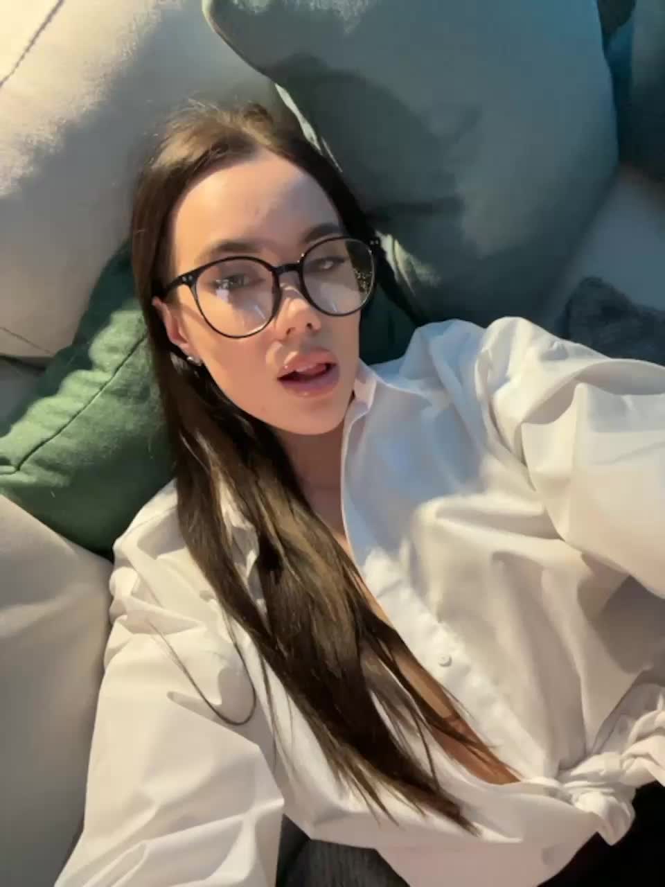 View or download file misssskiss on 2023-12-21 from bongacams