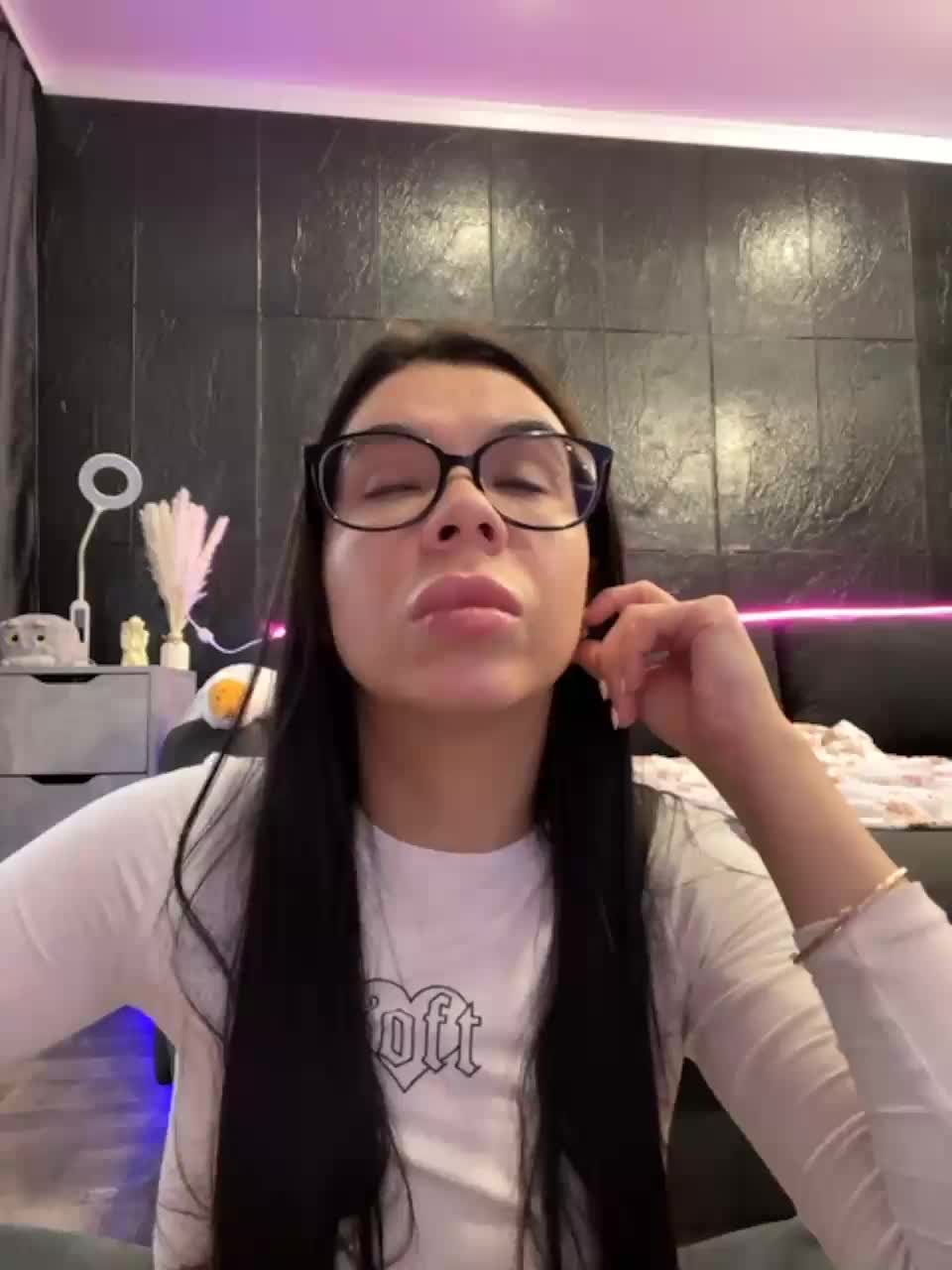 View or download file vero19nika on 2023-12-21 from bongacams