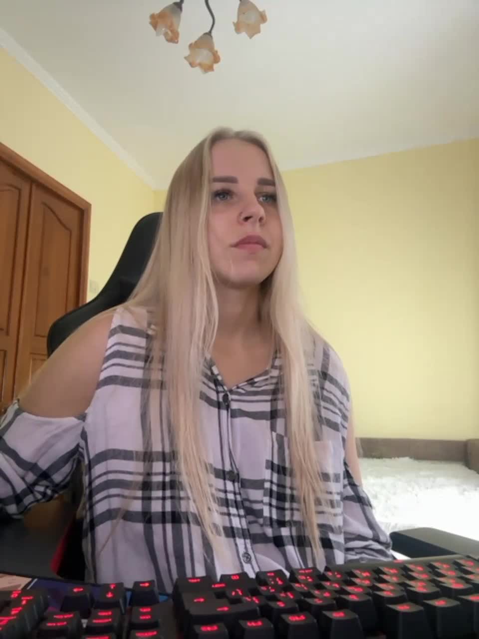 View or download file artistkari on 2023-12-25 from bongacams