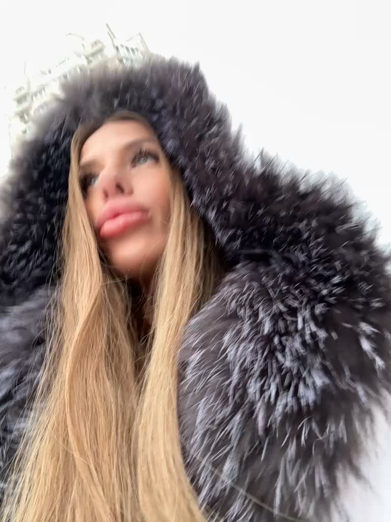 View or download file blondinochkaa on 2023-12-27 from bongacams