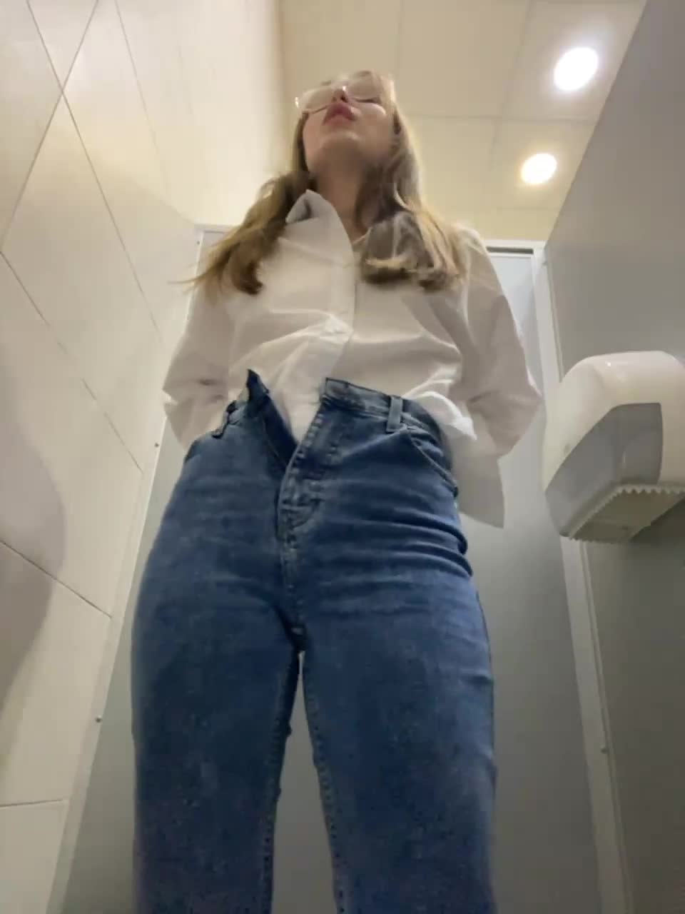 View or download file adelaida1001 on 2024-01-17 from bongacams