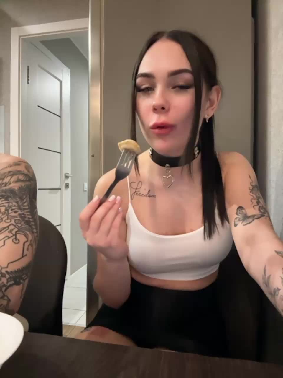 View or download file groteskcouple on 2024-01-17 from bongacams