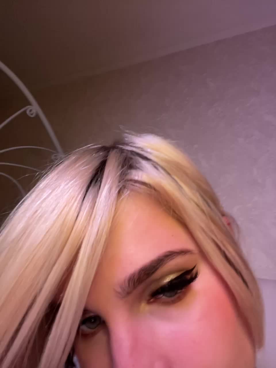 View or download file absinthegirl on 2024-09-27 from bongacams