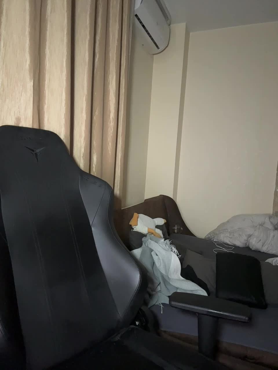 View or download file kyrymi on 2024-10-06 from bongacams