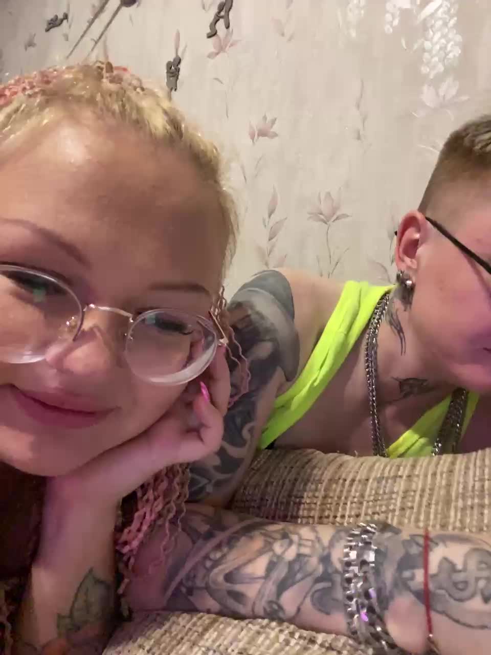 View or download file dvelesbyhi69 on 2024-10-08 from bongacams