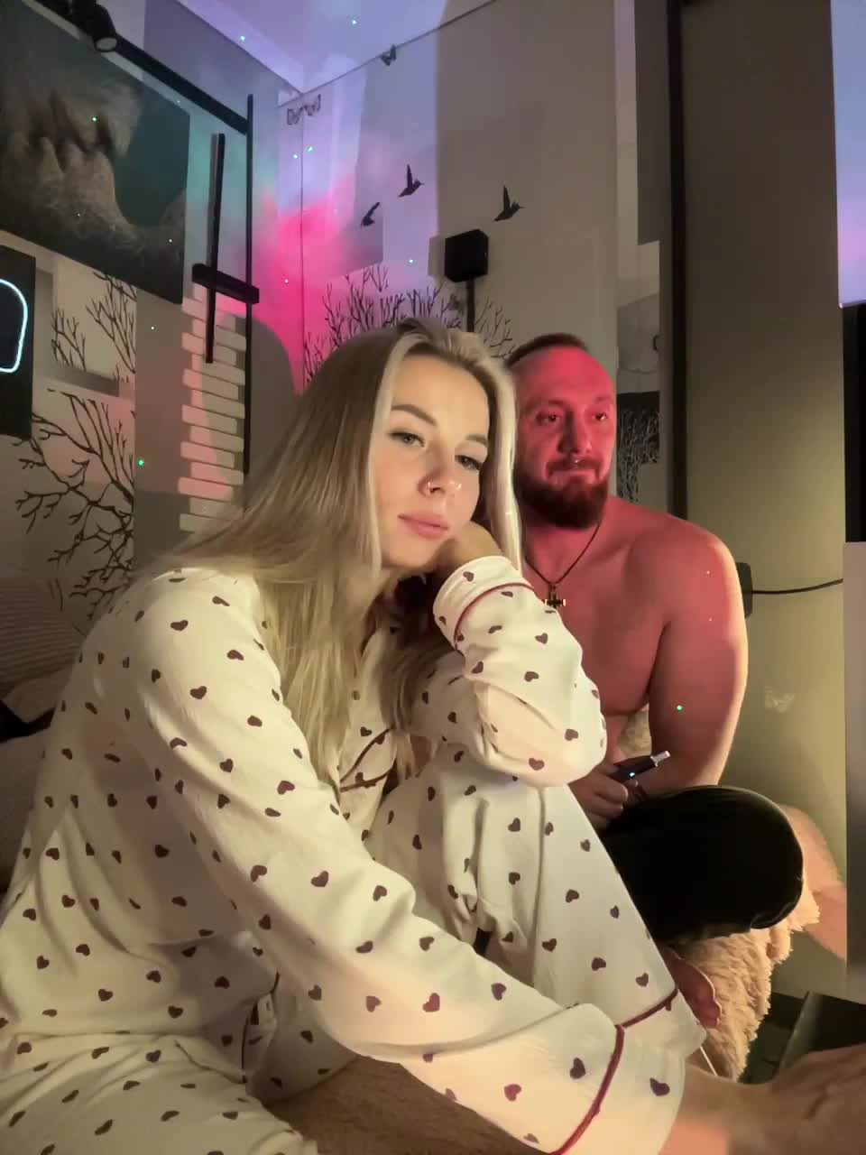 View or download file vik1one1 on 2024-10-10 from bongacams