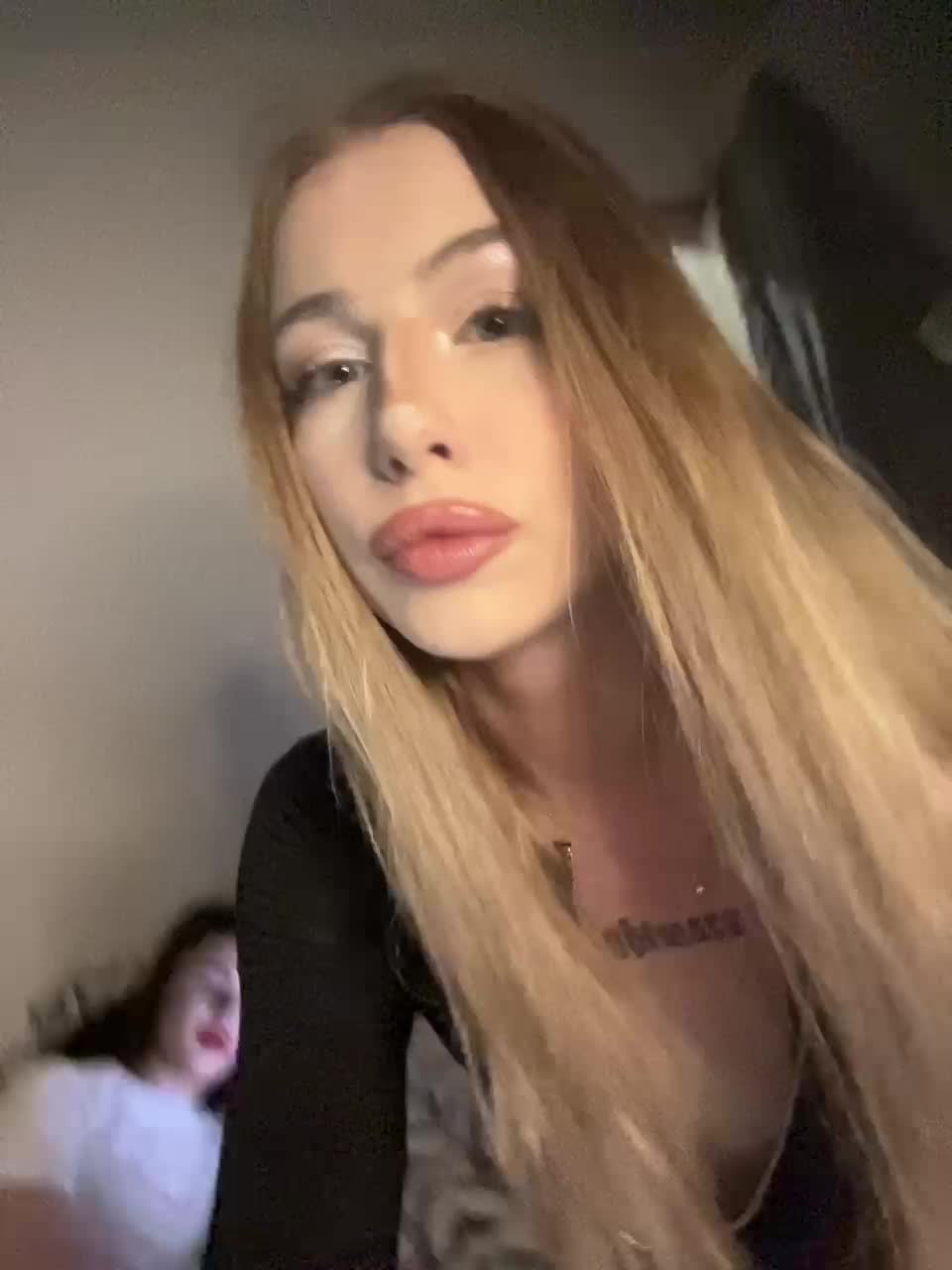 View or download file cutiemolly on 2024-10-11 from bongacams