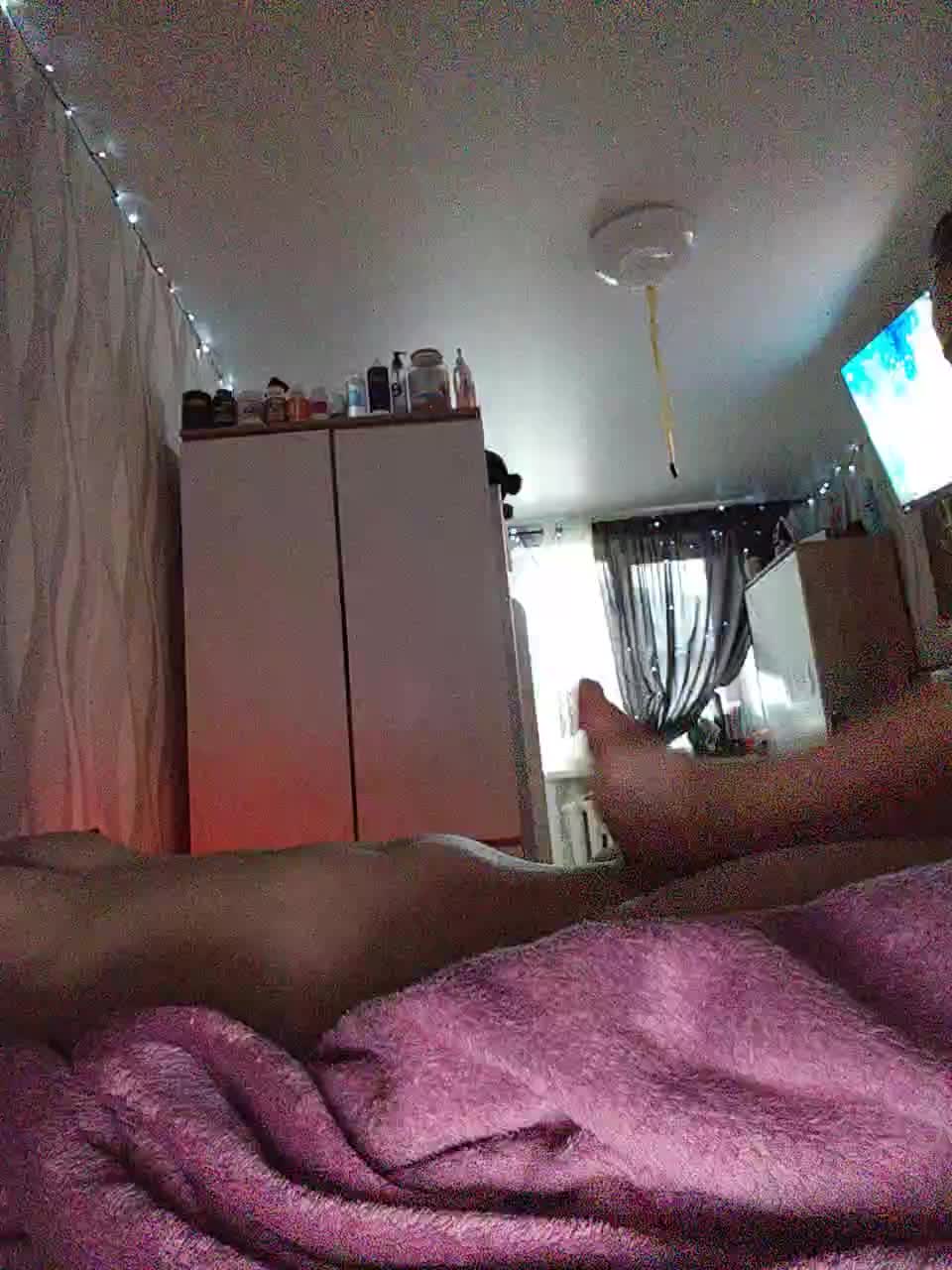 View or download file maks04051 on 2024-10-11 from bongacams