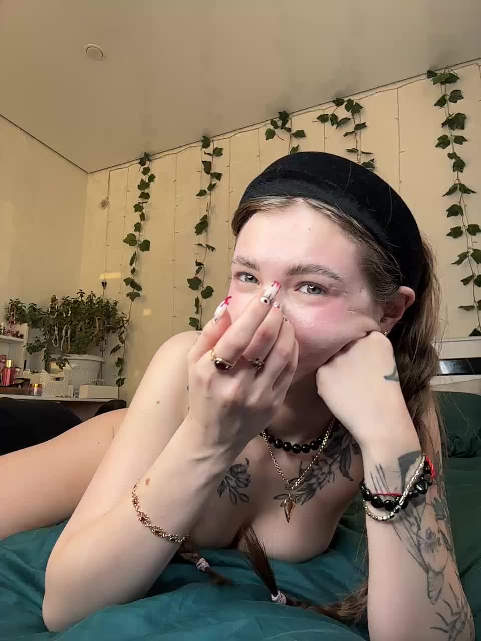 View or download file emmagoodgirl on 2024-10-13 from bongacams