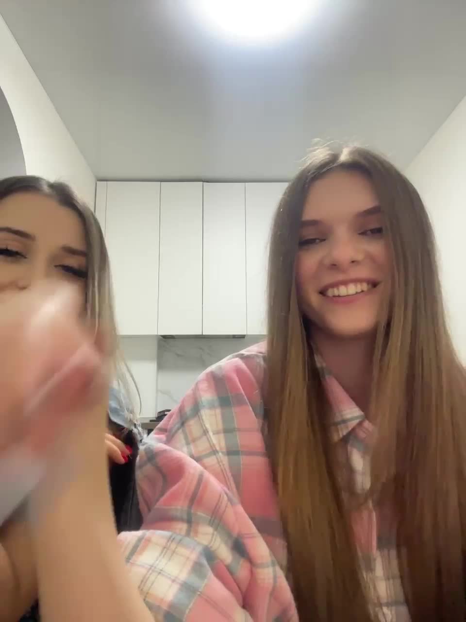 View or download file emilyandmira on 2024-10-15 from bongacams