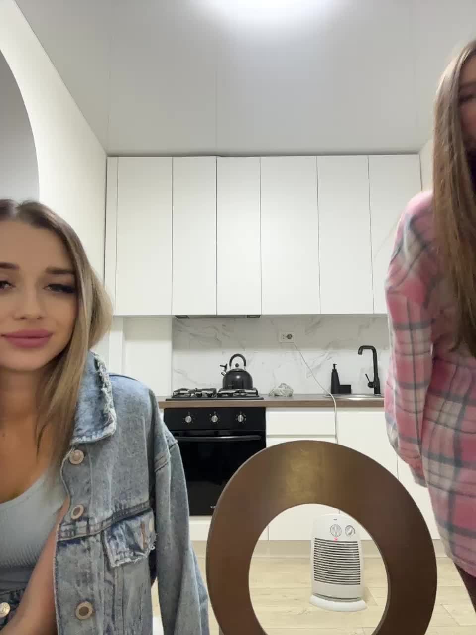 View or download file emilyandmira on 2024-10-15 from bongacams