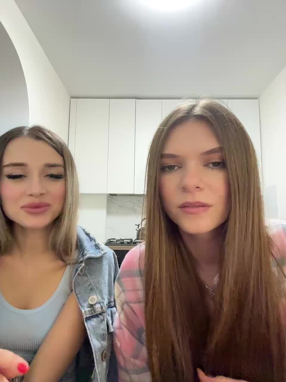 View or download file emilyandmira on 2024-10-15 from bongacams