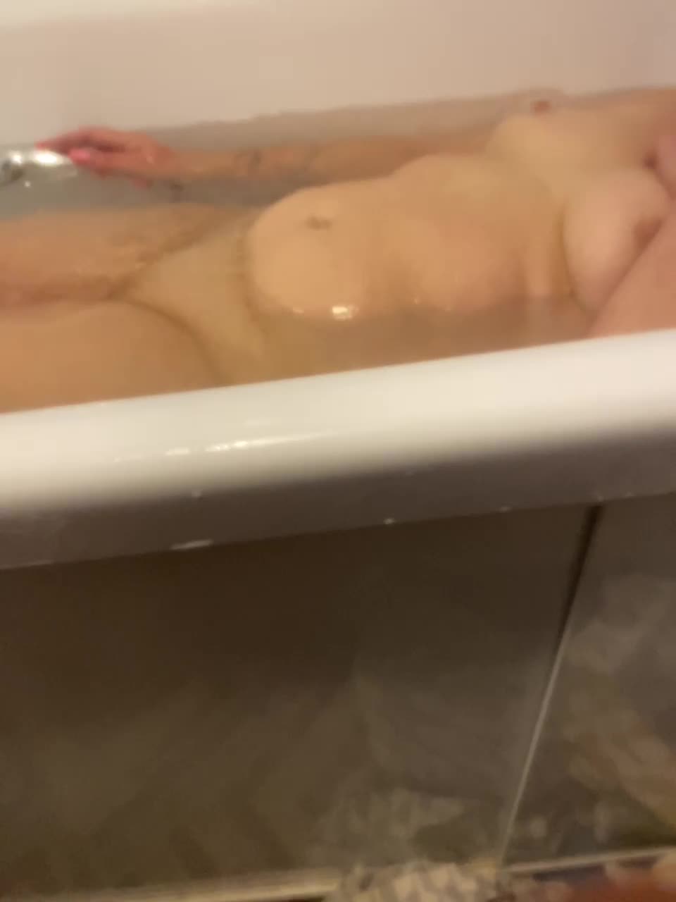 View or download file alexmarti34 on 2024-10-19 from bongacams