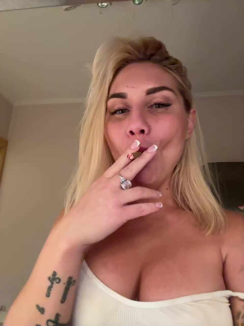 View or download file tvoyasamka77 on 2024-10-23 from bongacams