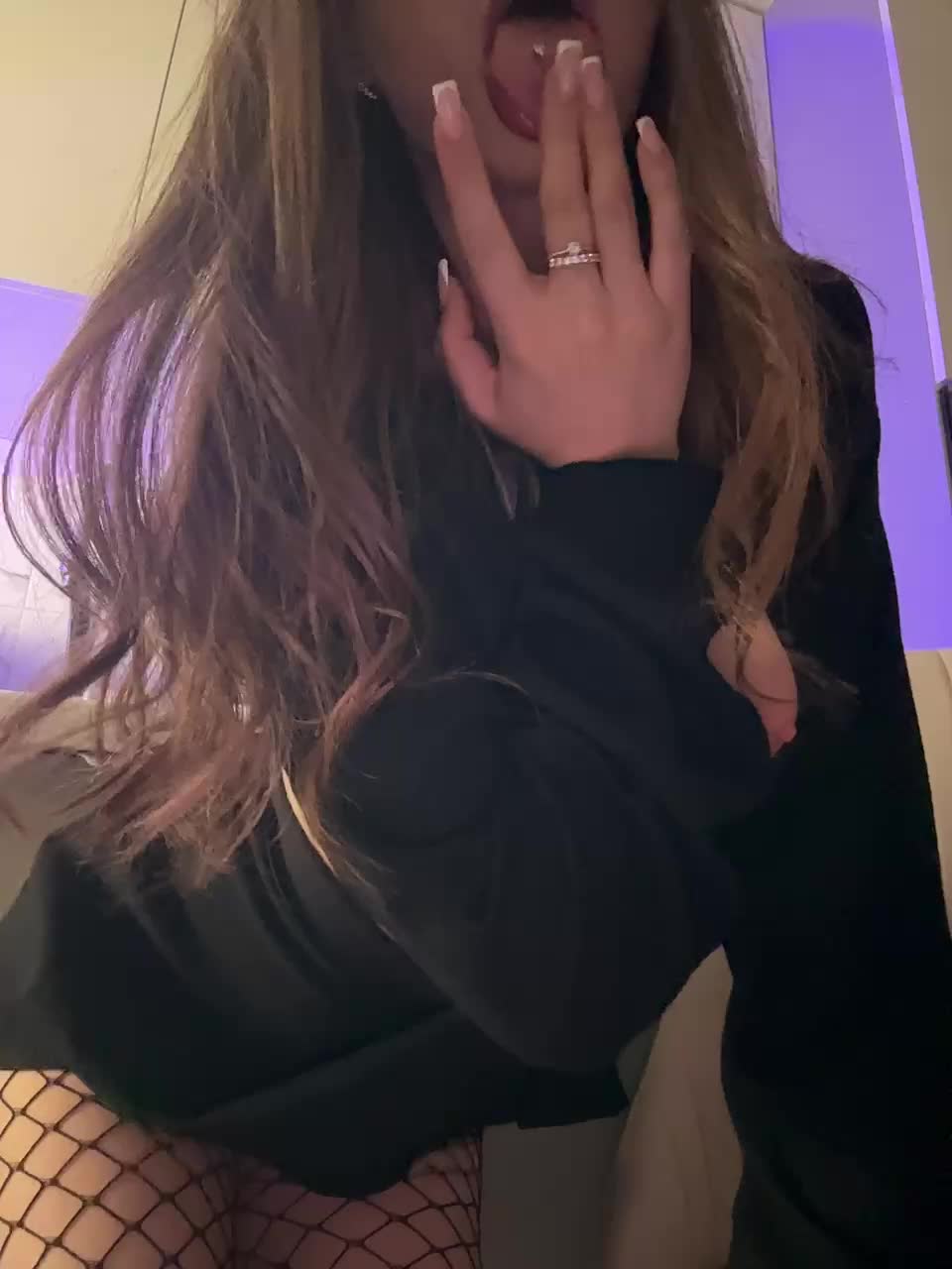 View or download file alliina_leee on 2024-10-25 from bongacams