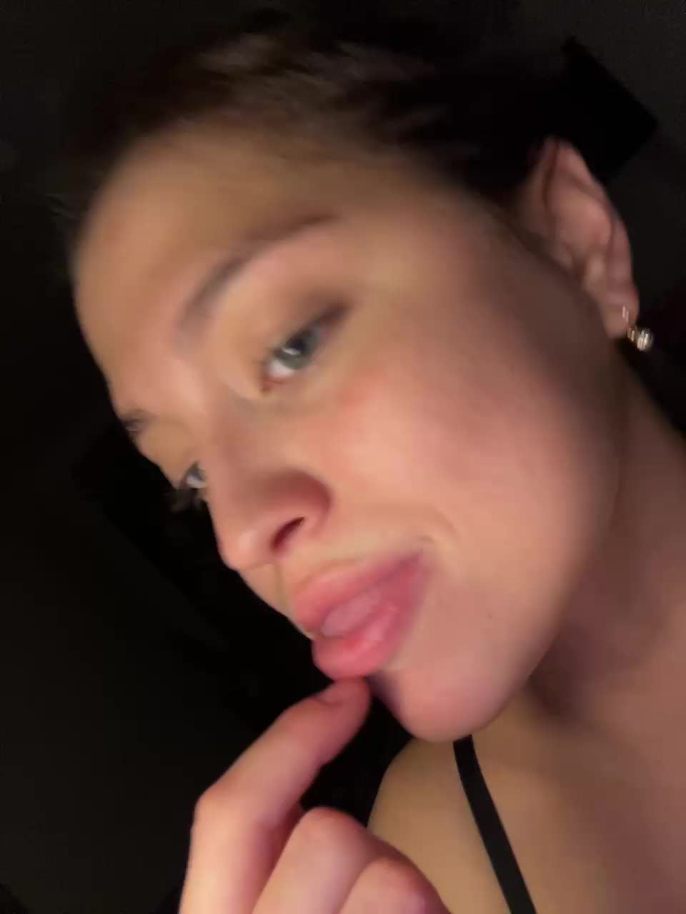 View or download file 1dory1 on 2024-10-27 from bongacams