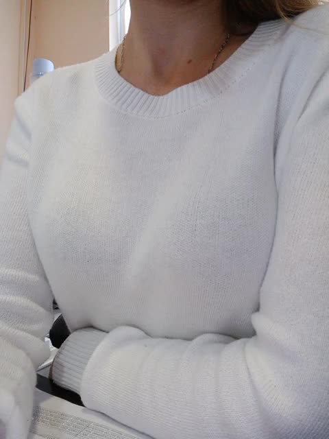 View or download file emmihot on 2024-10-29 from bongacams