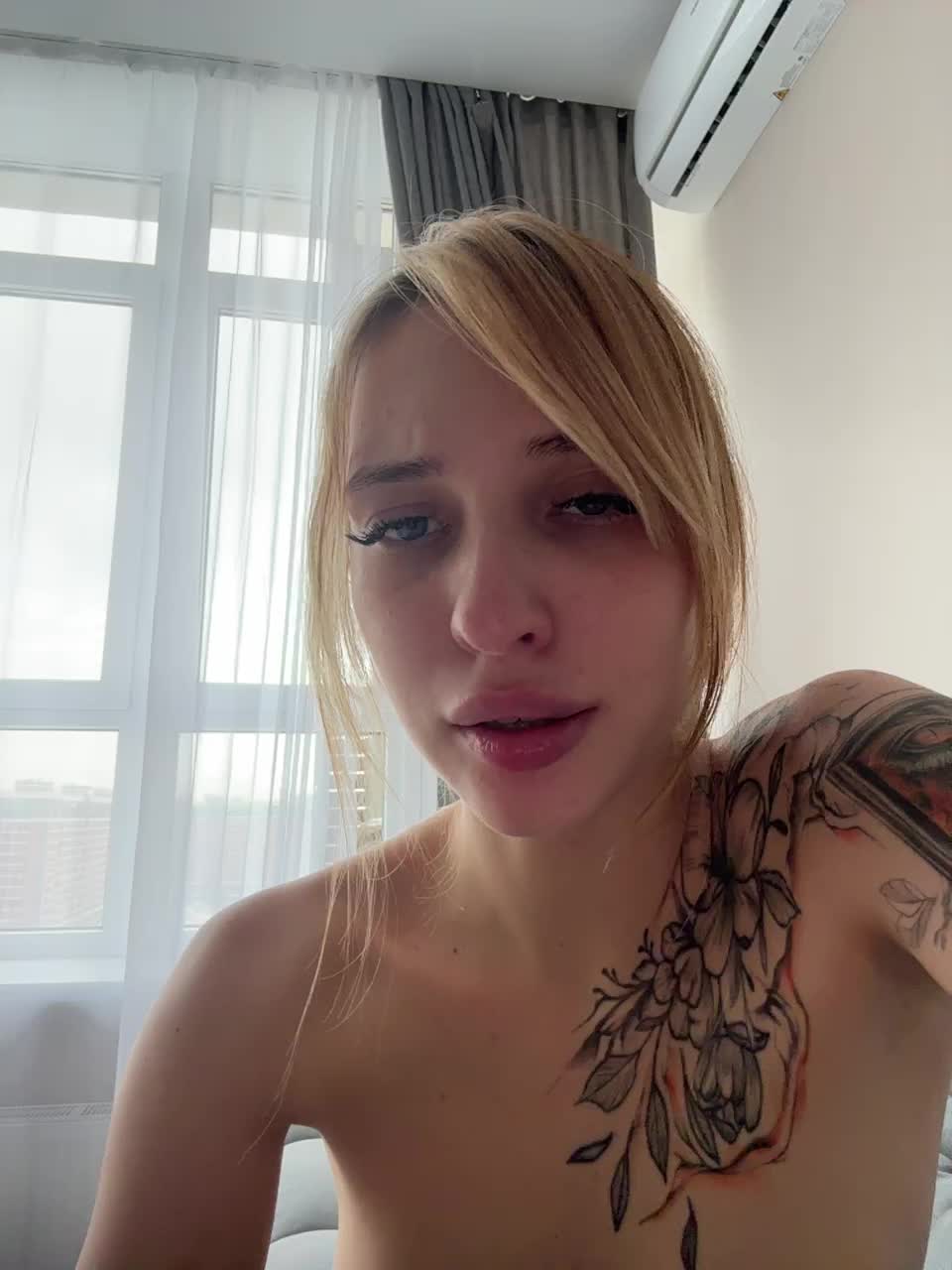 View or download file christi_candy on 2024-10-31 from bongacams