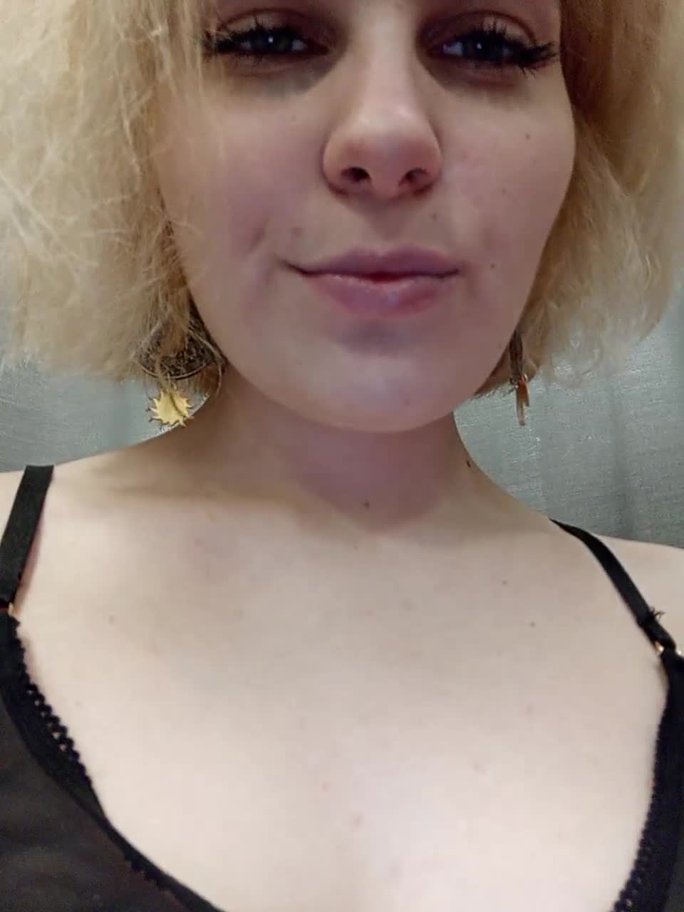 View or download file marie_outdoor on 2024-11-11 from bongacams