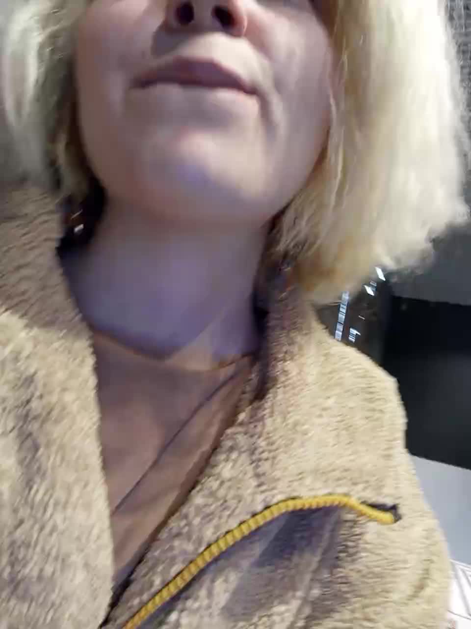View or download file marie_outdoor on 2024-11-12 from bongacams