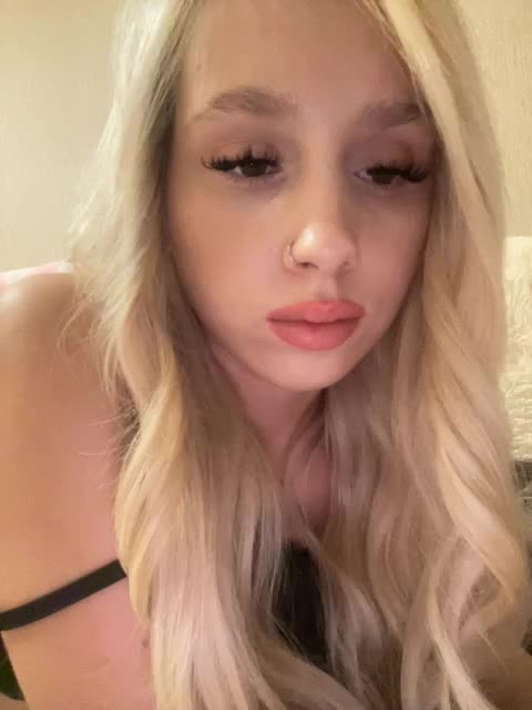 View or download file crystal1_1 on 2024-11-15 from bongacams