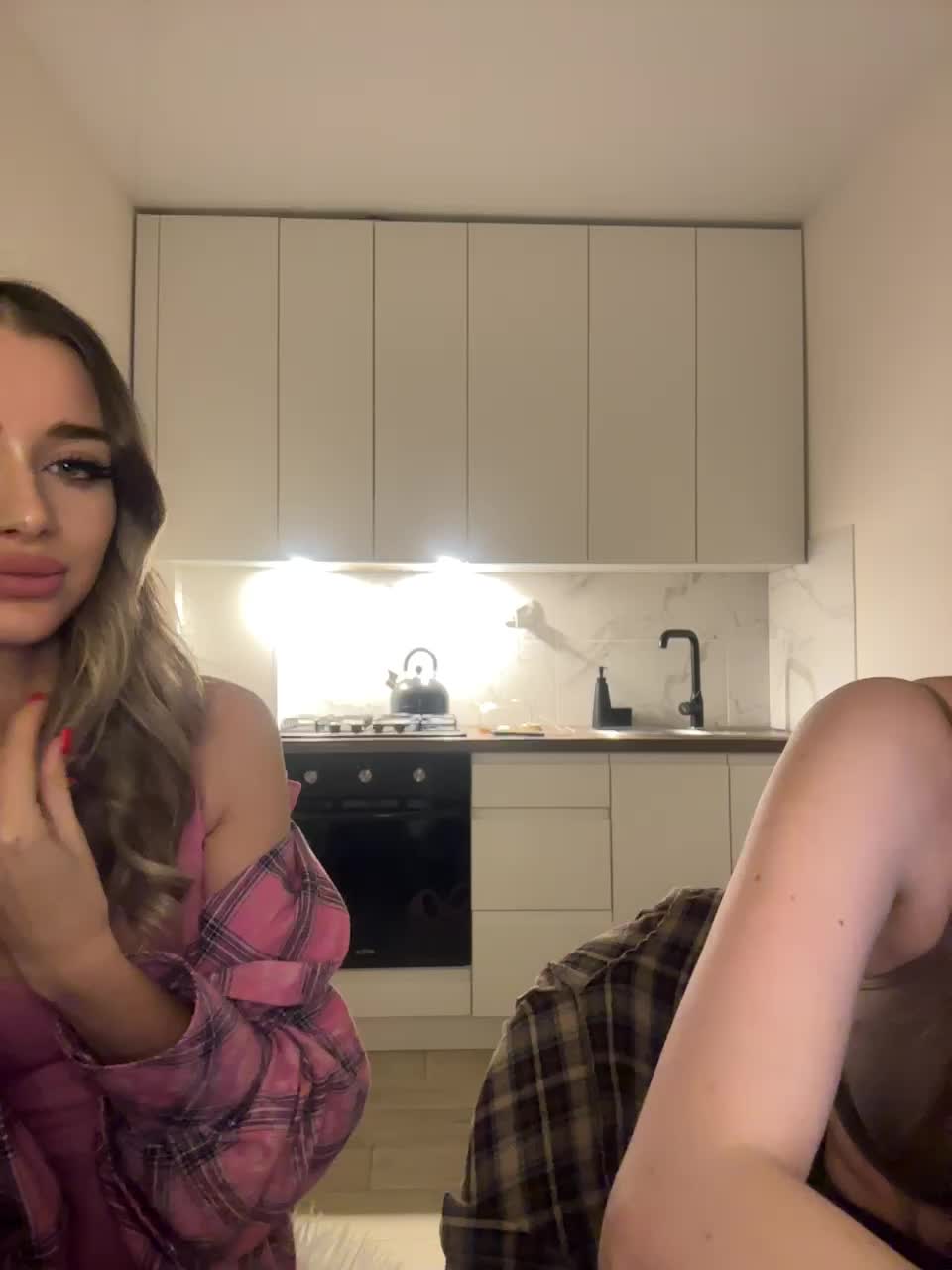 View or download file emilyandmira on 2024-11-24 from bongacams