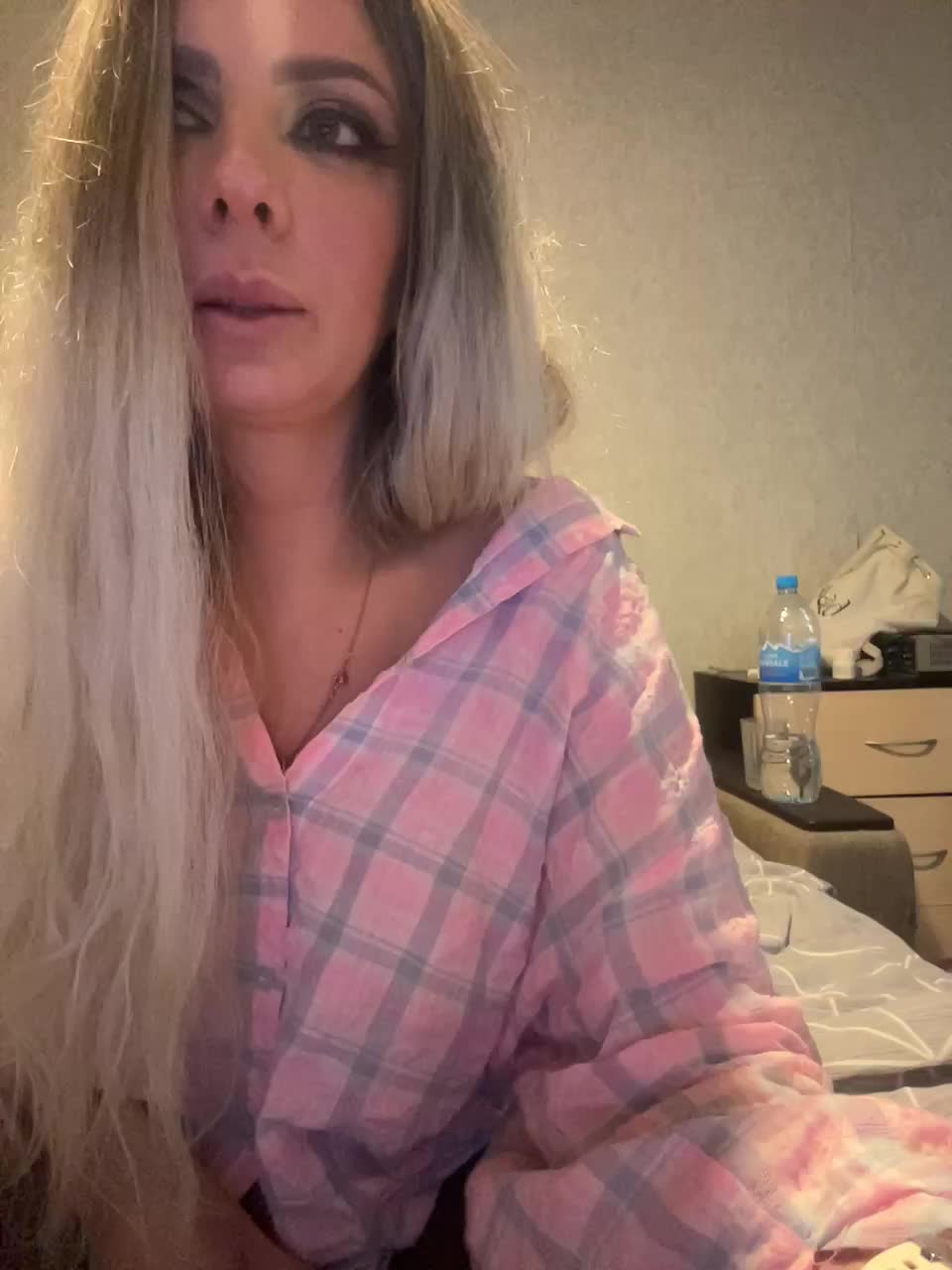 View or download file blondalina on 2024-11-28 from bongacams