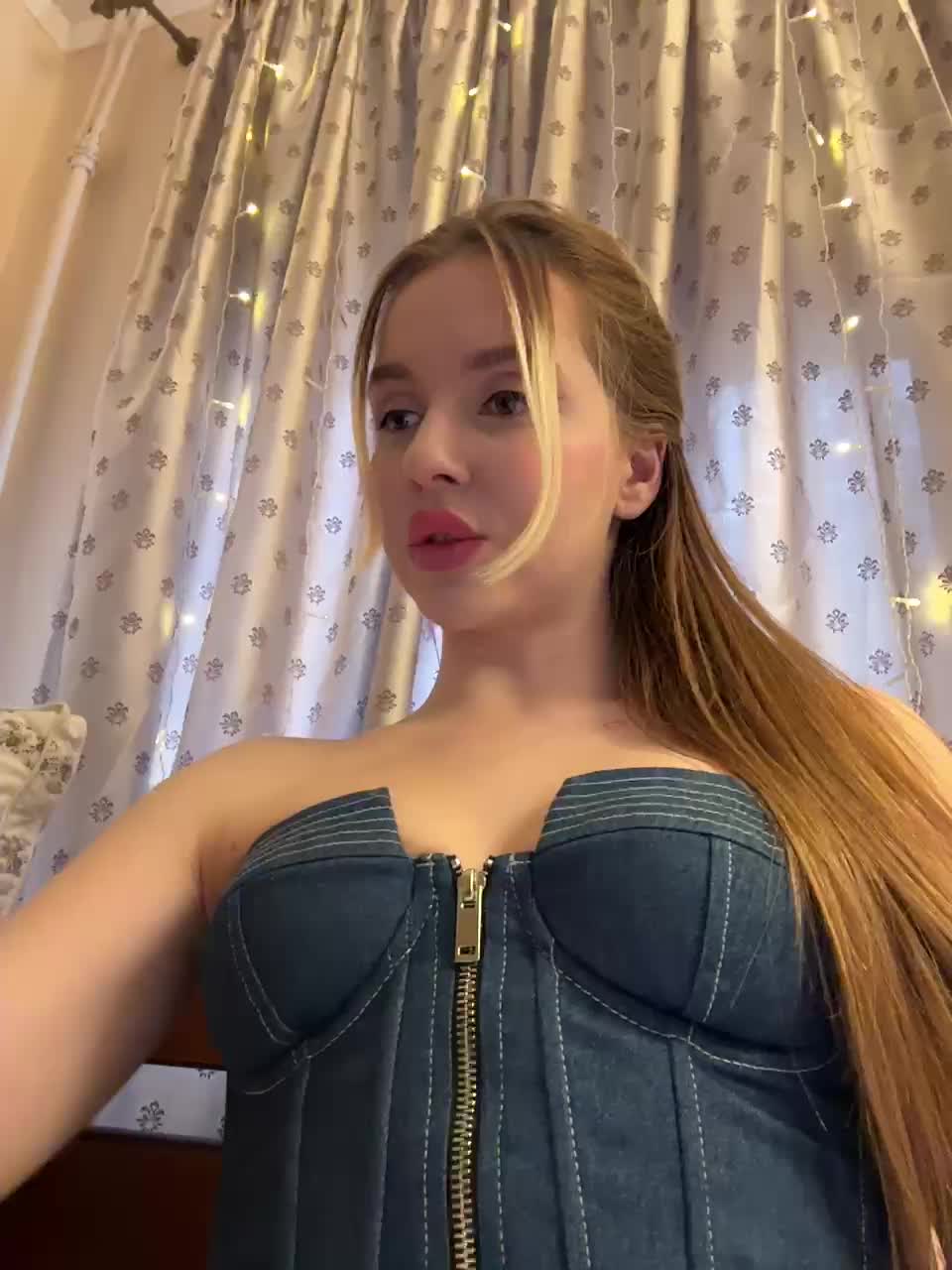 View or download file whiteeee on 2024-11-30 from bongacams