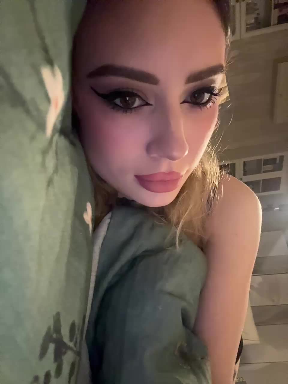 View or download file annadaisy1 on 2024-12-03 from bongacams