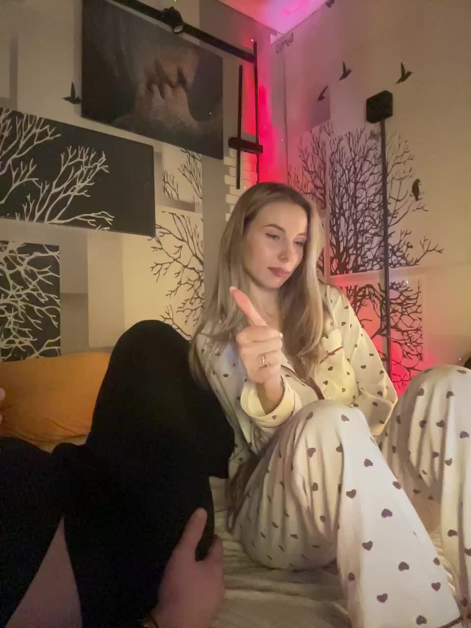 View or download file vik1one1 on 2024-12-04 from bongacams