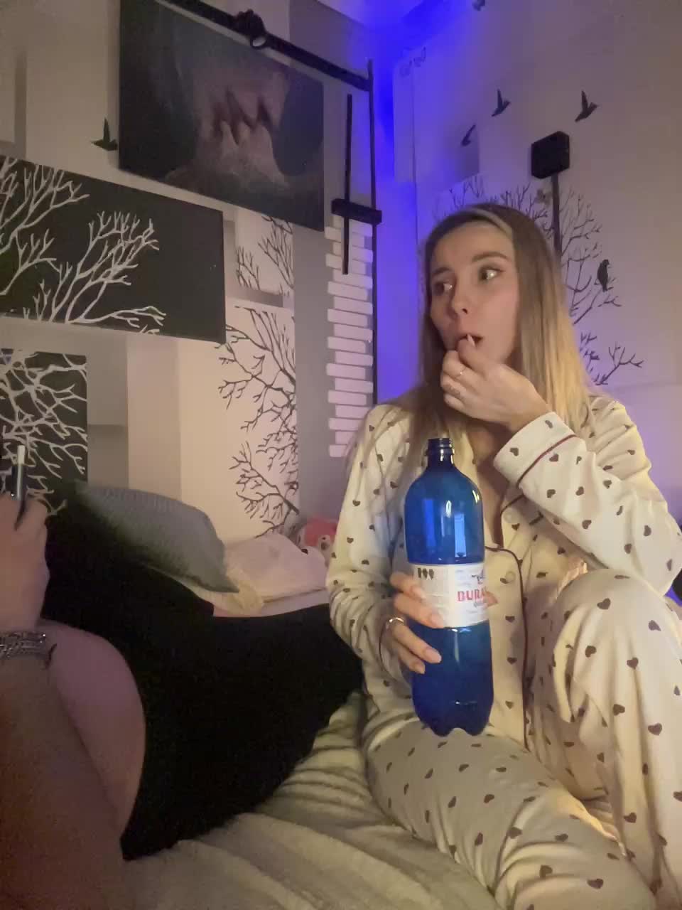 View or download file vik1one1 on 2024-12-04 from bongacams