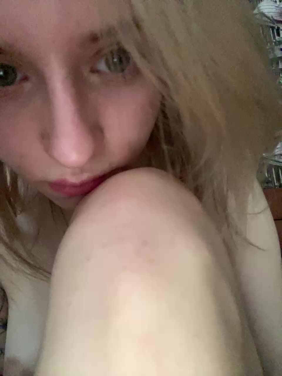 View or download file kissesliza on 2024-12-06 from bongacams